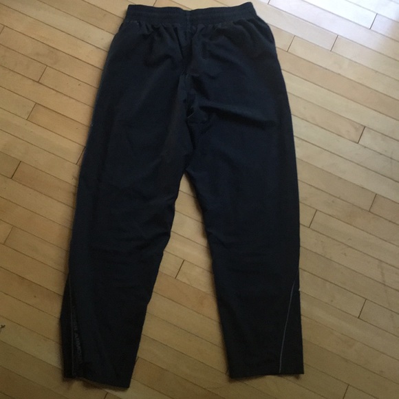 Men’s Under Armour lightweight pants Like new🏈✨ - Picture 4 of 8